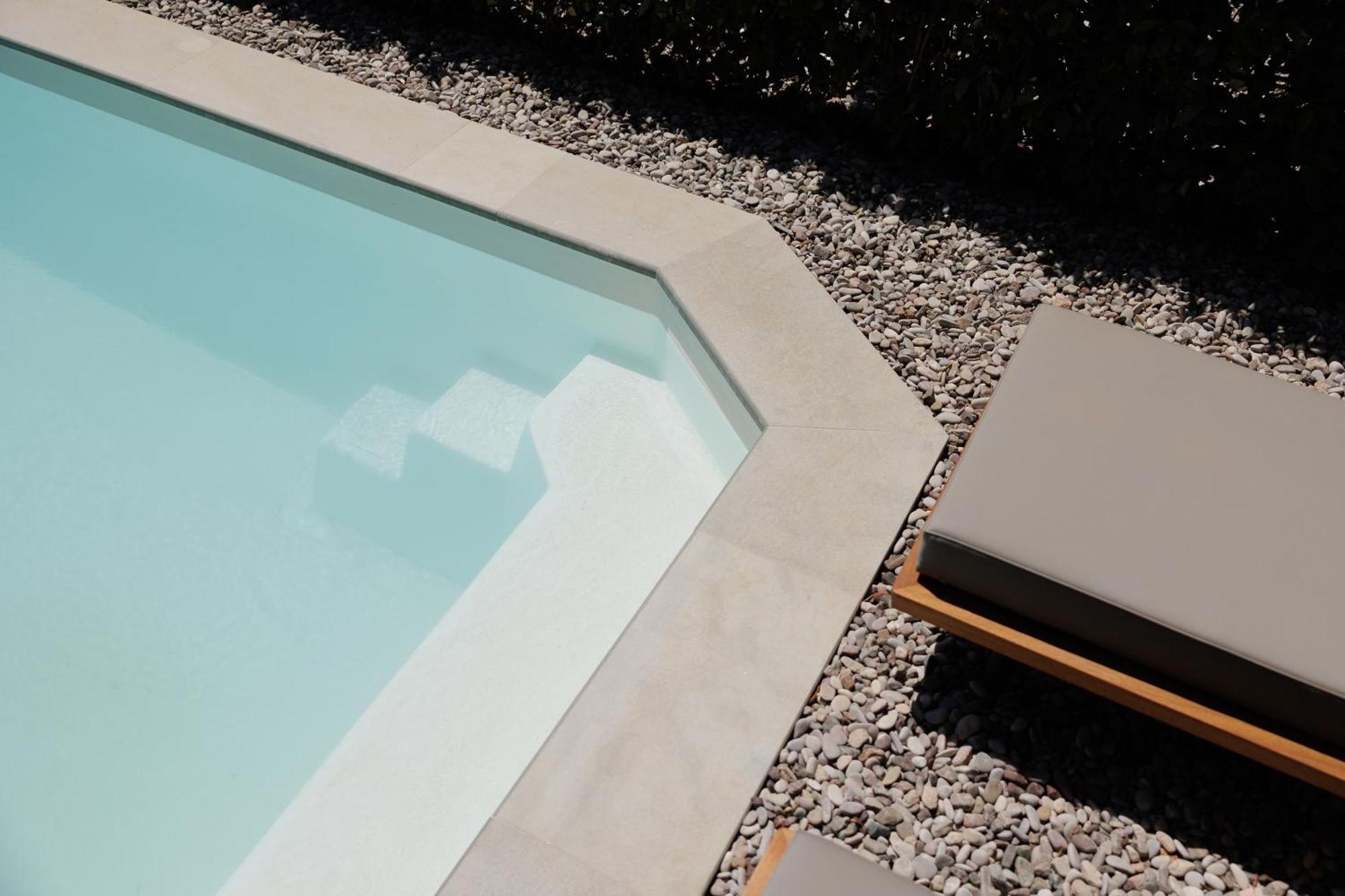 Rodostamo Hotel&Spa- Adults Friendly Kommeno  Exterior foto A pool with a concrete liner
