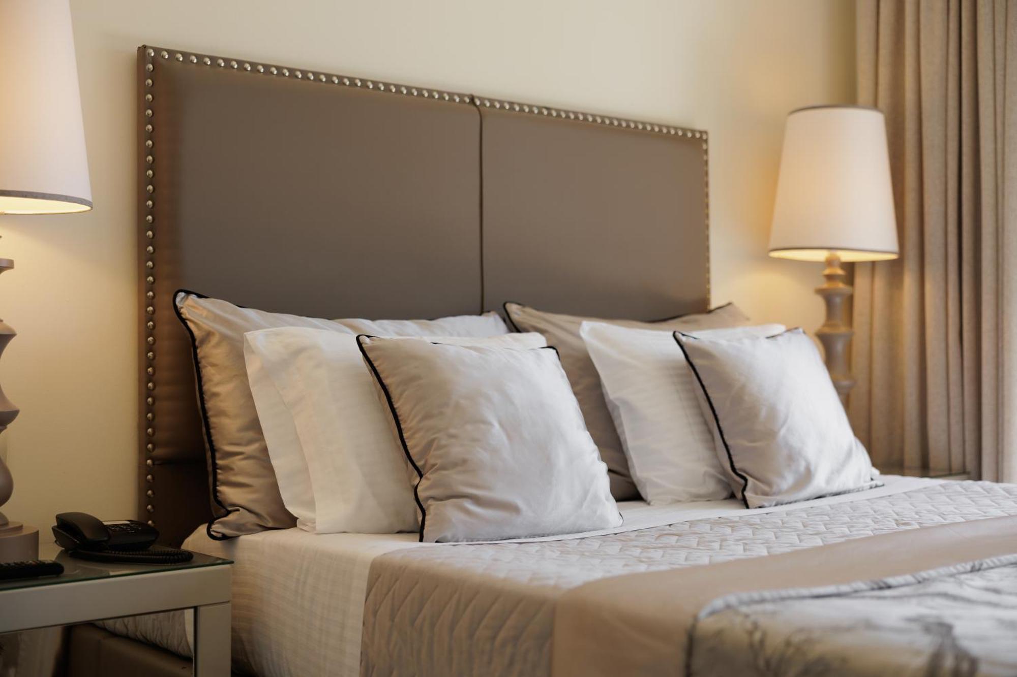Rodostamo Hotel&Spa- Adults Friendly Kommeno  Exterior foto A bed with a headboard